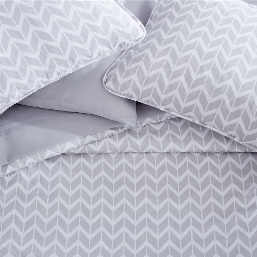 7-Piece Chevron Bed Sheet Set in Reversible Microfiber with Vertical Stripes