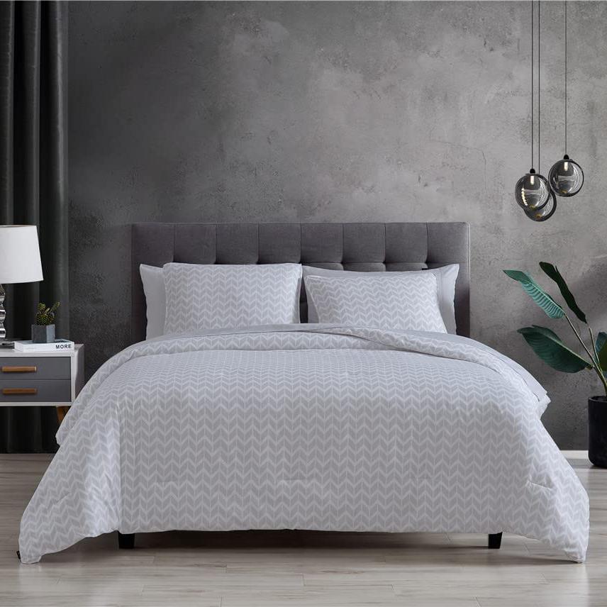 7-Piece Chevron Bed Sheet Set in Reversible Microfiber with Vertical Stripes
