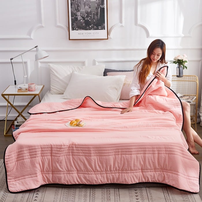 Breathable Cooling Blanket for a Comfortable Night's Sleep