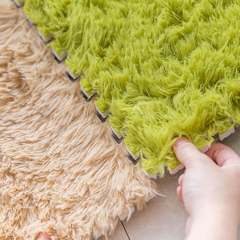 Interlocking Shag Carpet Tiles in Color Block Design – Modern Floor Covering