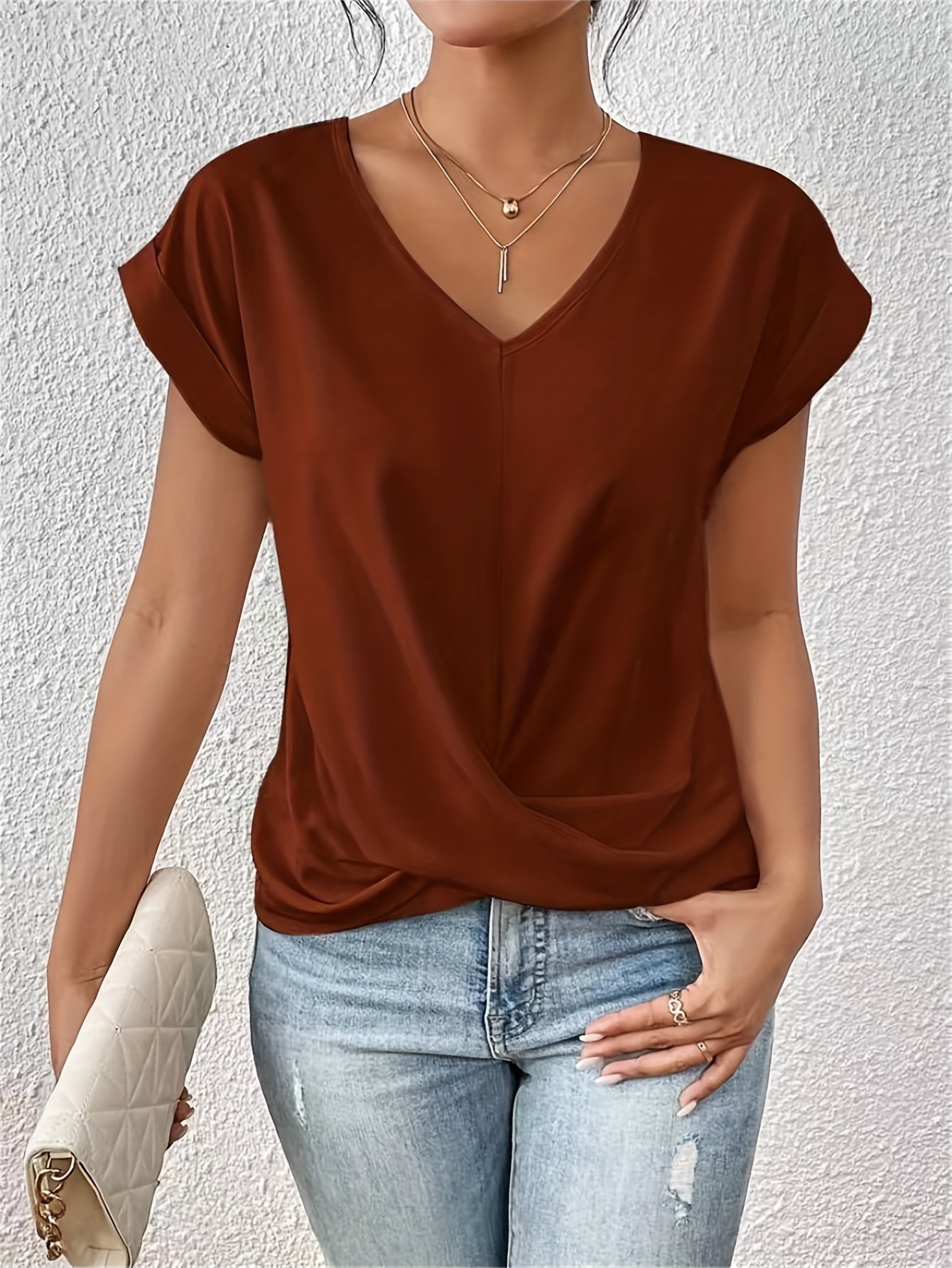 Casual T-Shirt with Sweetheart Neckline for Everyday Wear