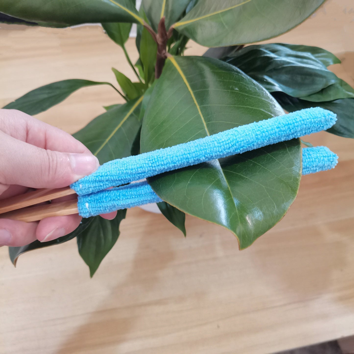 Leaf and Dust Remover - Effortlessly Cleans Without Scratching