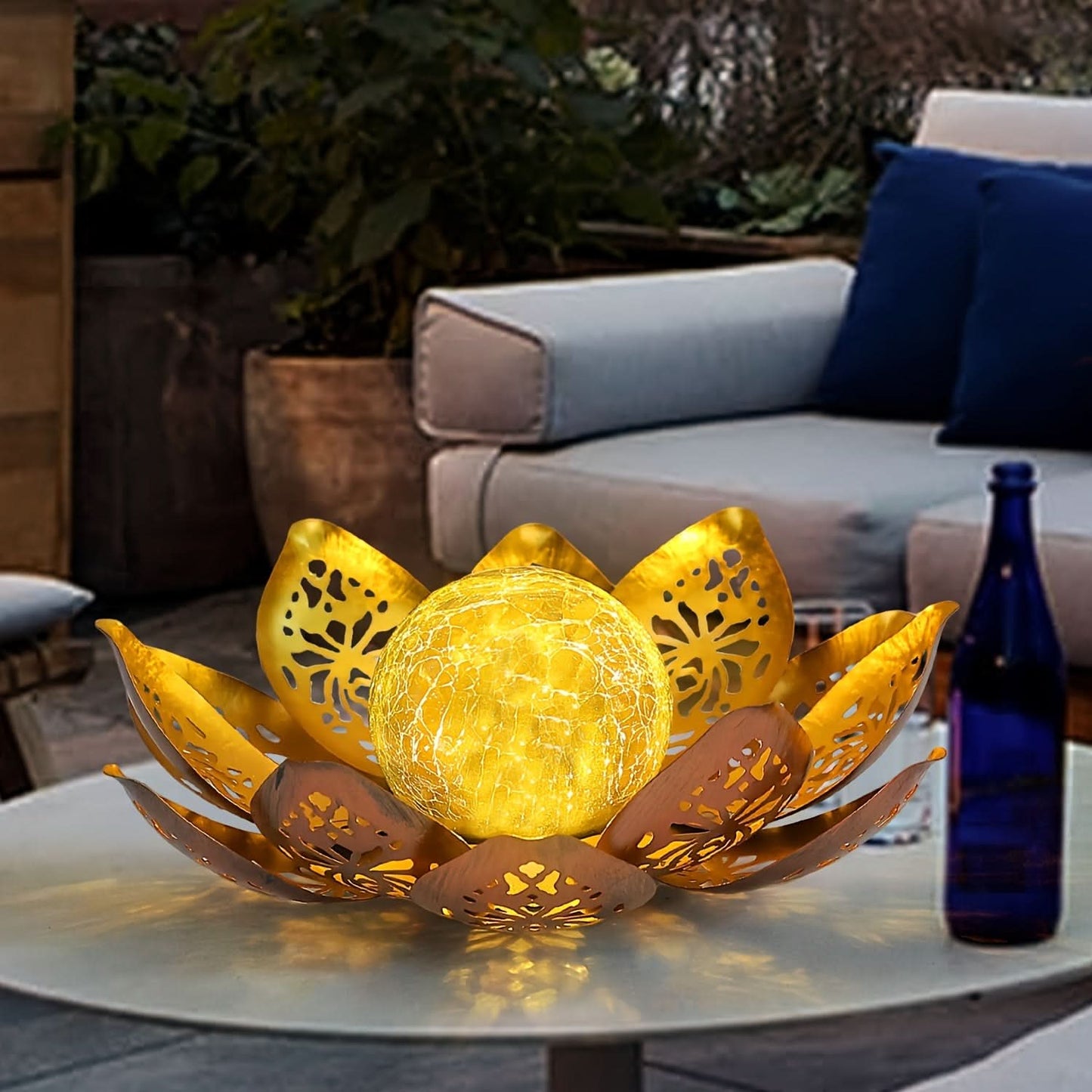 Solar Garden Lamp in Lotus Design