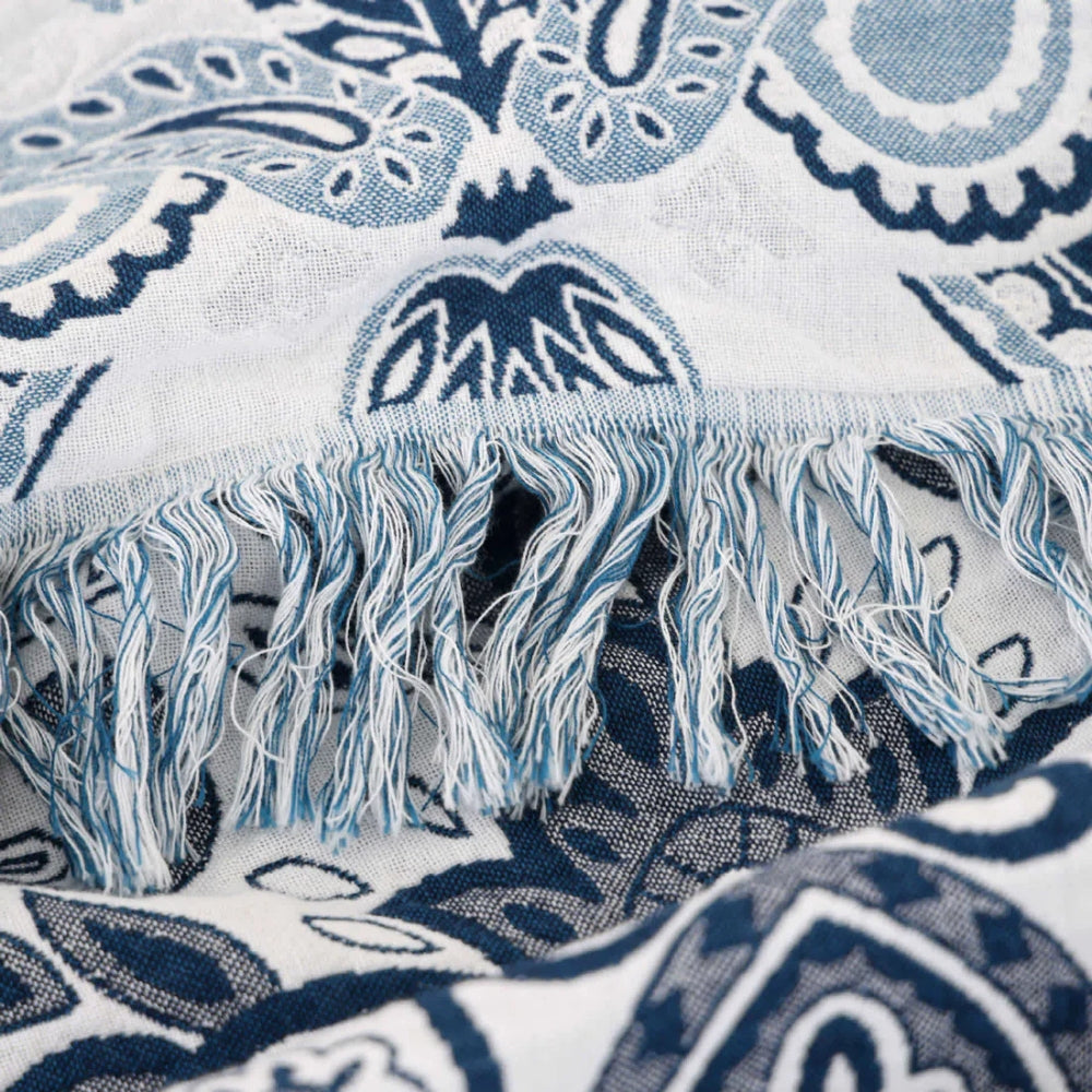 Chic Cotton Tassel Throw for Elegant Living Spaces