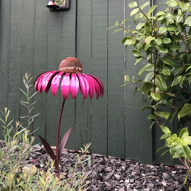 Feeding Station for Birds with Chic Design