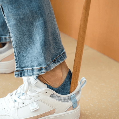 Magnetic Wooden Shoe Horn for Easy Footwear Access