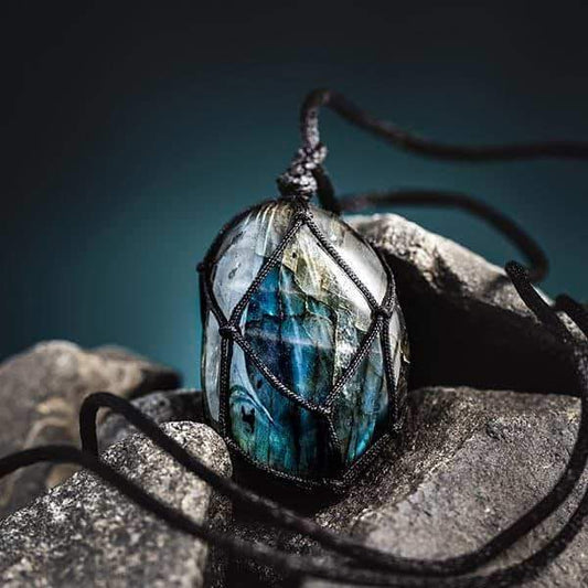 Labradorite Necklace – Mystical and Energizing Jewelry for Personal Strength