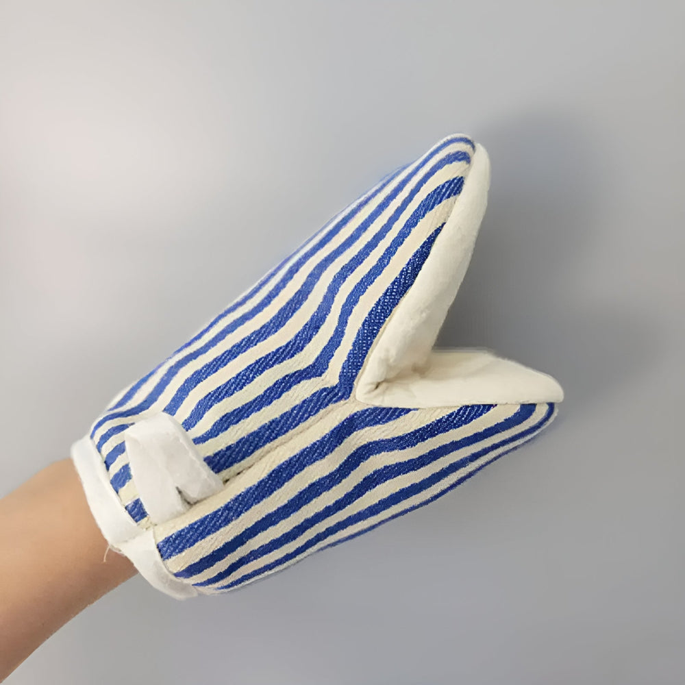Elegant Striped Oven Mitts for Safe Cooking