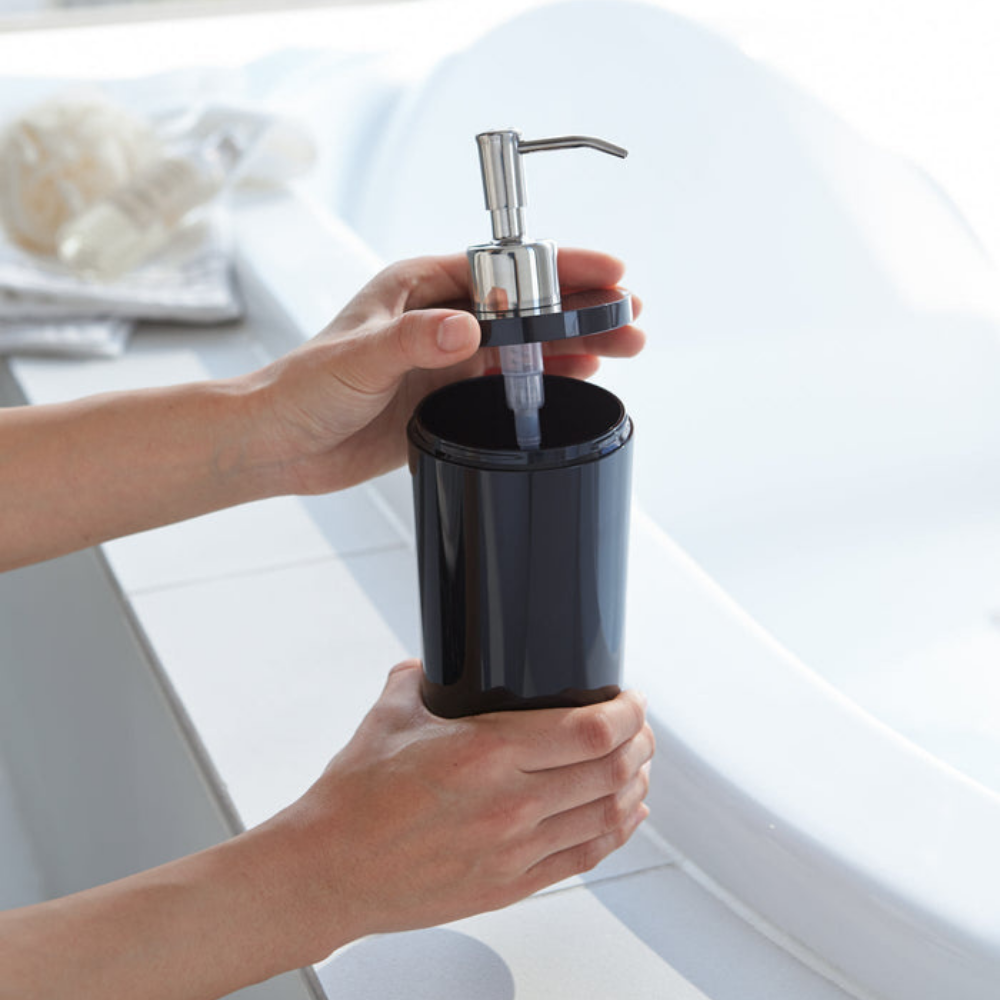 Bundle of Round Shower Dispensers for Bath Use