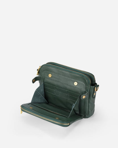 Sleek Leather Crossbody Bag for Everyday Essentials
