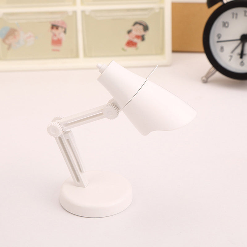 Compact Magnetic Desk Light for Cozy Evenings
