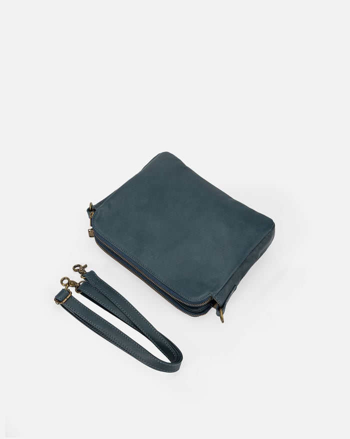 Sleek Leather Crossbody Bag for Everyday Essentials