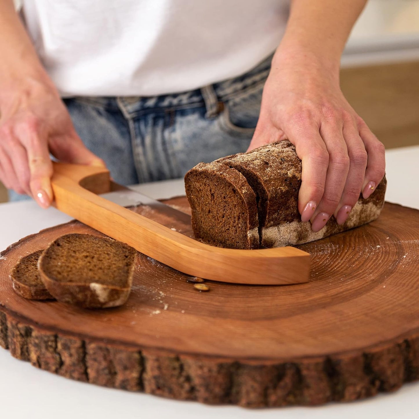Precision Slicing Bread Knife for Perfectly Shaped Loaves