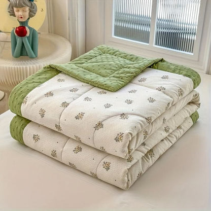 Lightweight Summer Quilt with Floral Design for Comfortable Sleep