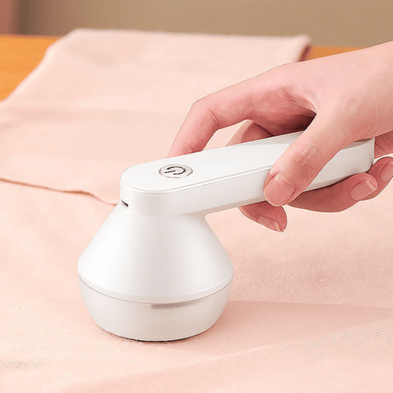 FluffAway Fabric Shaver: Revitalize Your Wardrobe