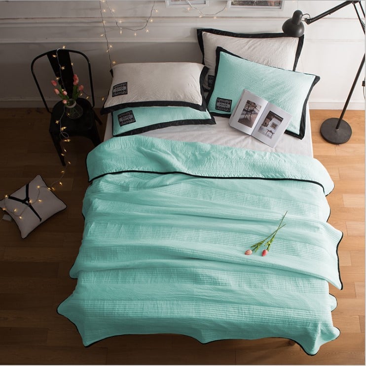 Breathable Cooling Blanket for a Comfortable Night's Sleep