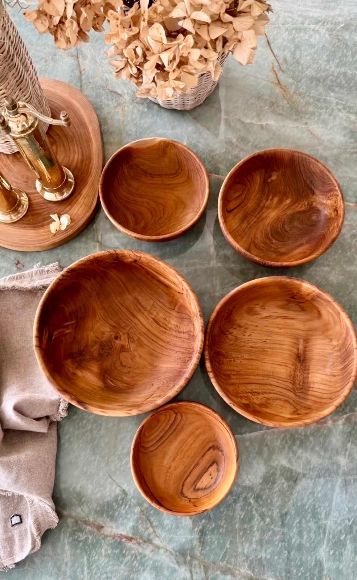 Nesting Teak Bowls Set – 5 Handcrafted Pieces in Classic Style