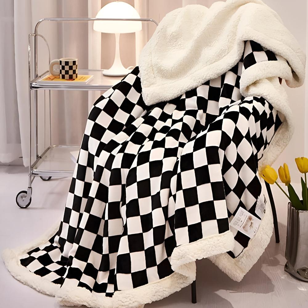 Chic Checkered Comfort Blanket for All Seasons