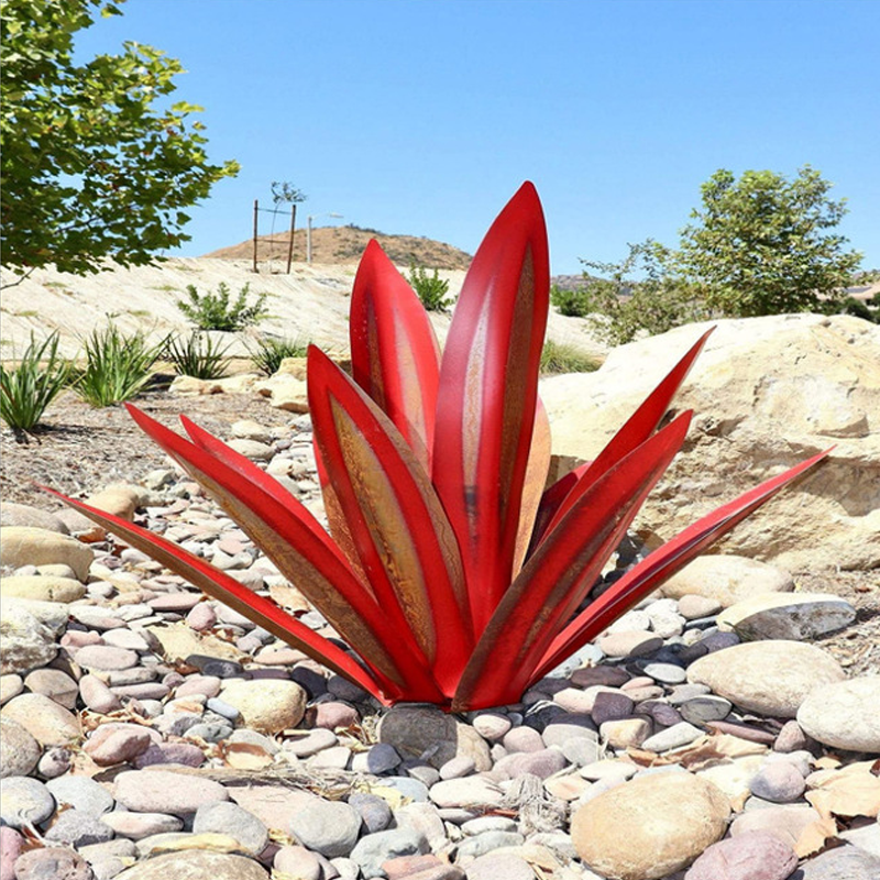 Decorative Agave Lamp for Garden – Waterproof Solar Design