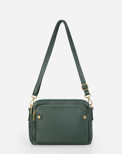 Sleek Leather Crossbody Bag for Everyday Essentials