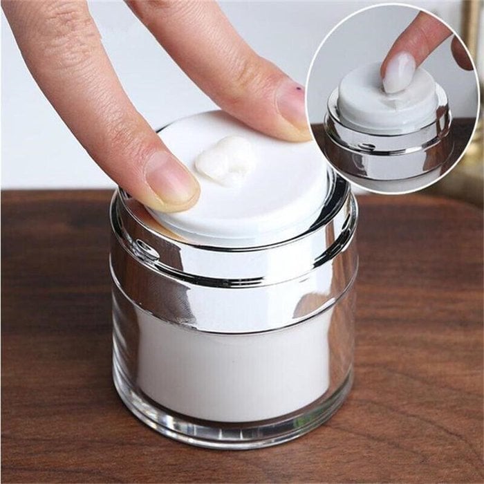 Travel-Ready Skincare Organizer – Keeps Your Products Fresh and Clean