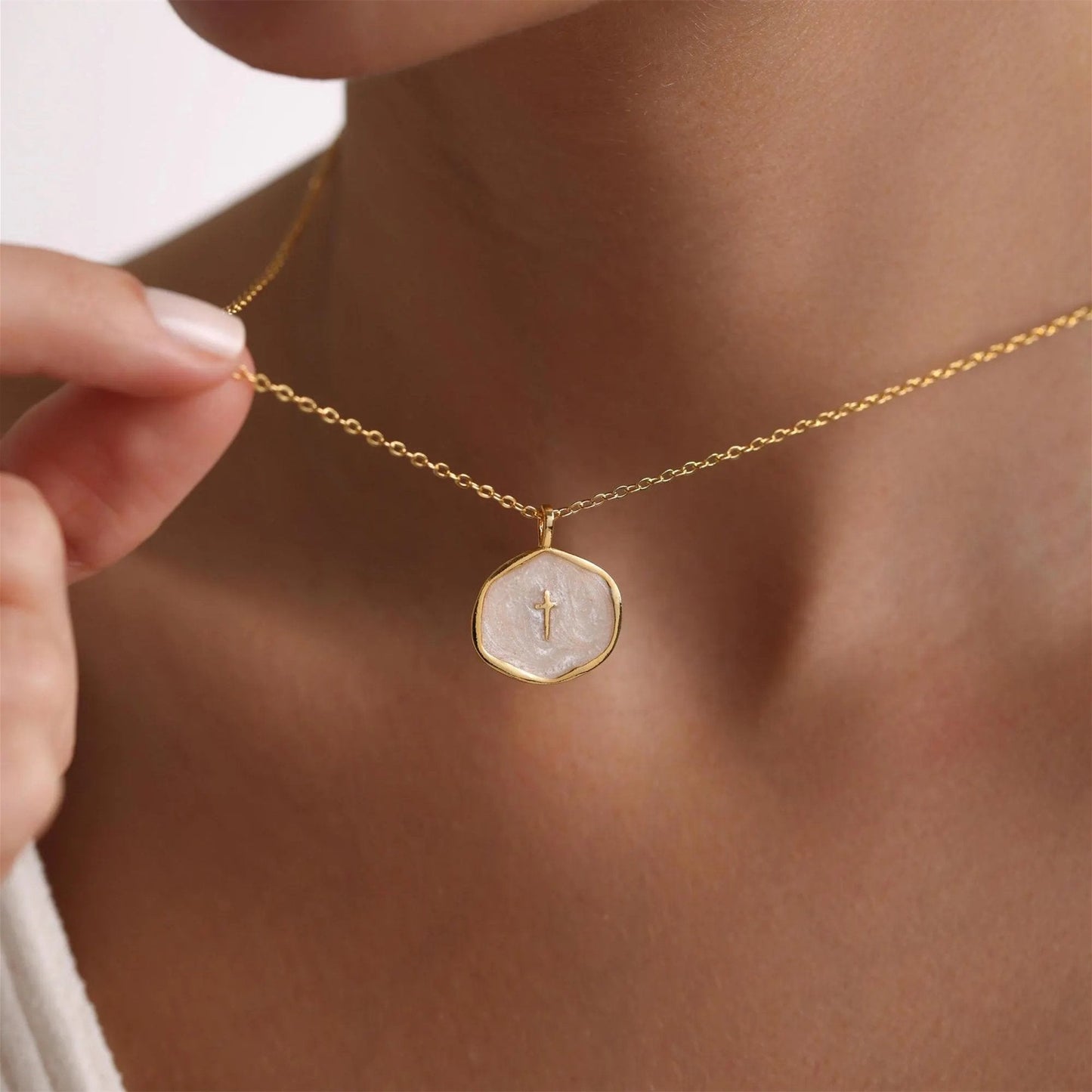Elegant Gold Necklace with Cross Pendant and Pearl Finish