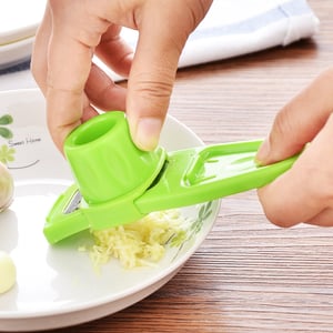 Garlic Chopper – Mince Without Mess or Sticky Fingers