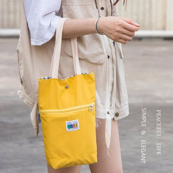 Versatile Crossbody Bag with Built-in Drink Holder for Daily Use