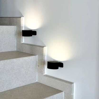 Versatile Magnetic Wall Light with Dimming Functionality