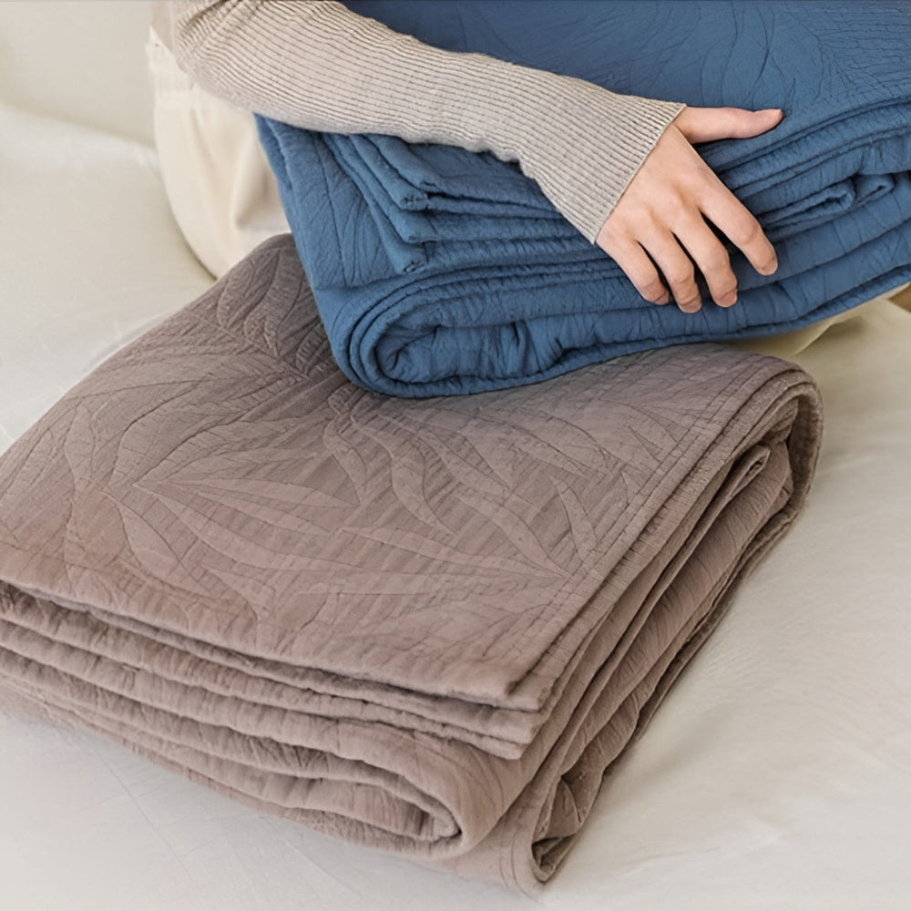 Cozy Leaf Design Cotton Throw Blanket