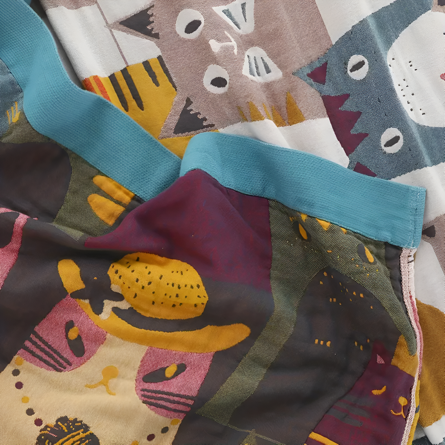 Cozy Cat-Inspired Reversible Cotton Blanket for Kids