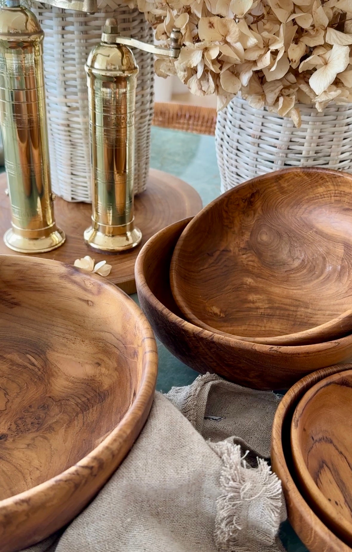 Nesting Teak Bowls Set – 5 Handcrafted Pieces in Classic Style