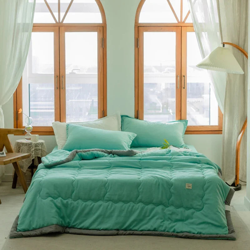 Lightweight Summer Quilt in Cotton-Polyester Blend – Washable, Skin-Friendly Solid Colour