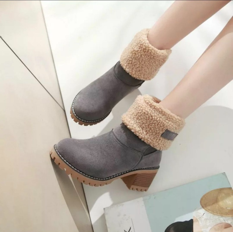 Stylish Fleece-Lined Winter Boots for Women