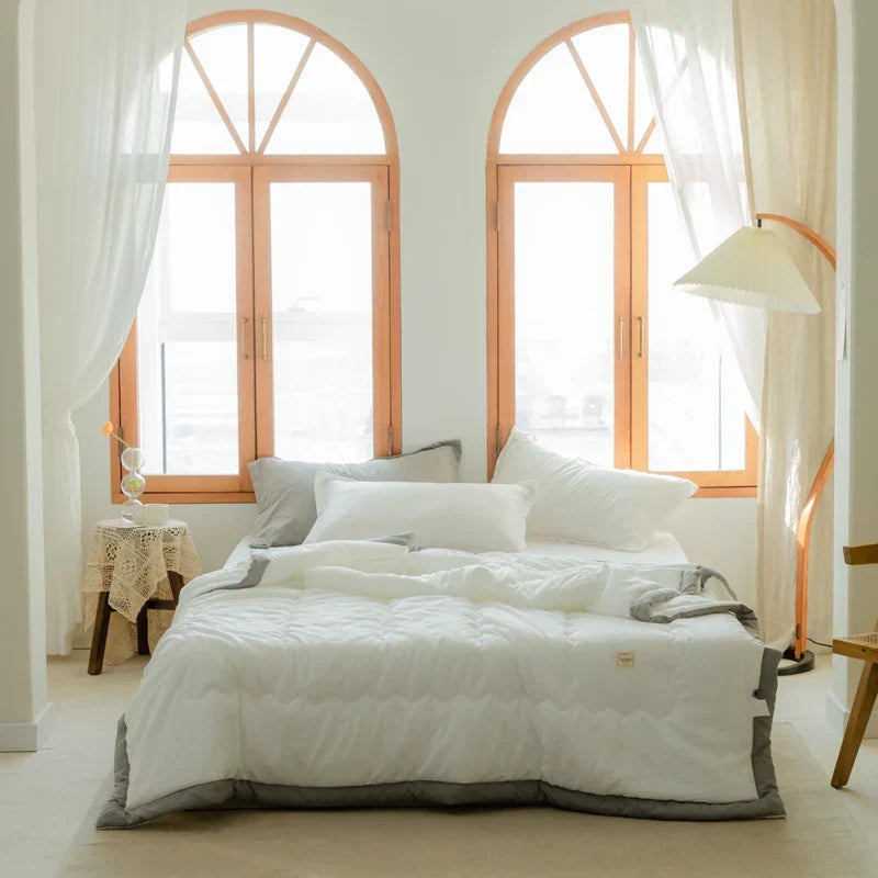 Lightweight Summer Quilt in Cotton-Polyester Blend – Washable, Skin-Friendly Solid Colour