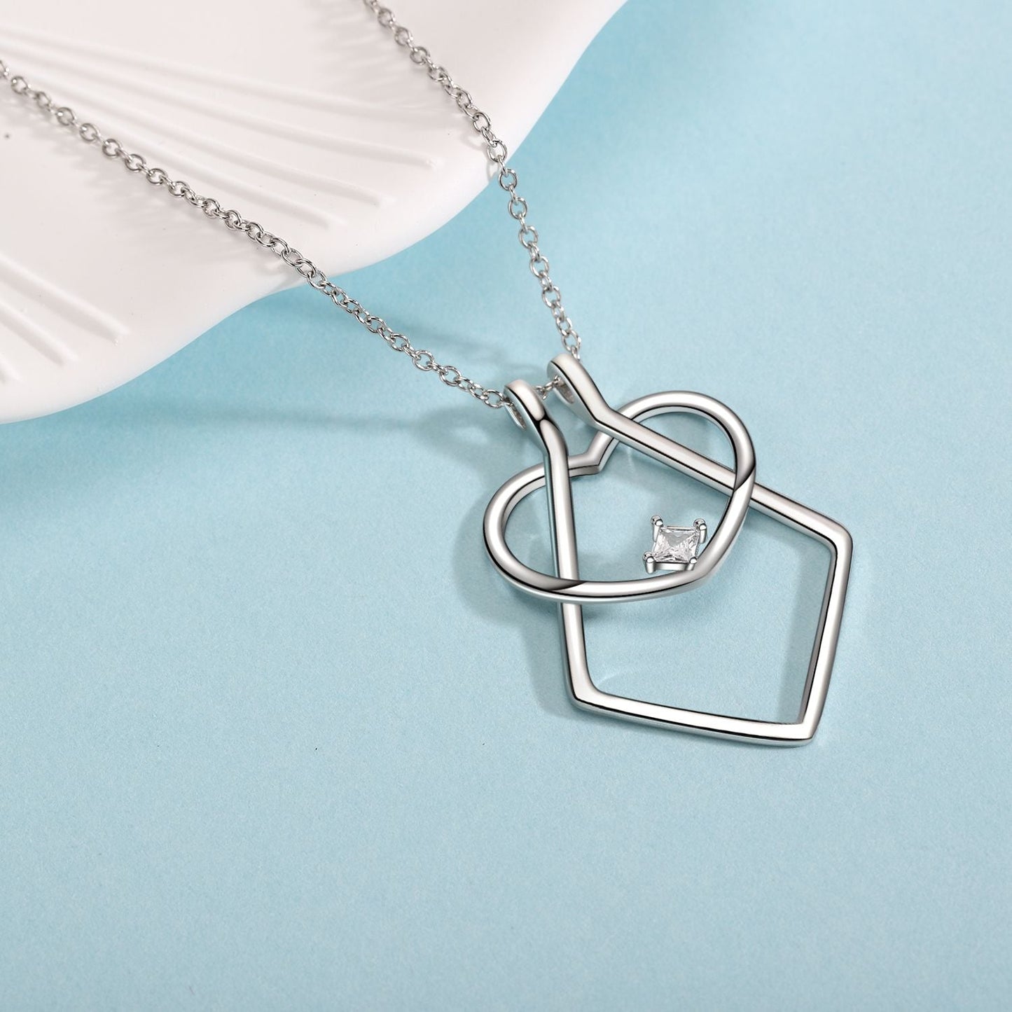 Heart-Shaped Necklace with Ring Holder – Floral Elegance Design