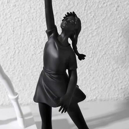 Modern Art Figure of a Girl Balloon Statue for Home Decor