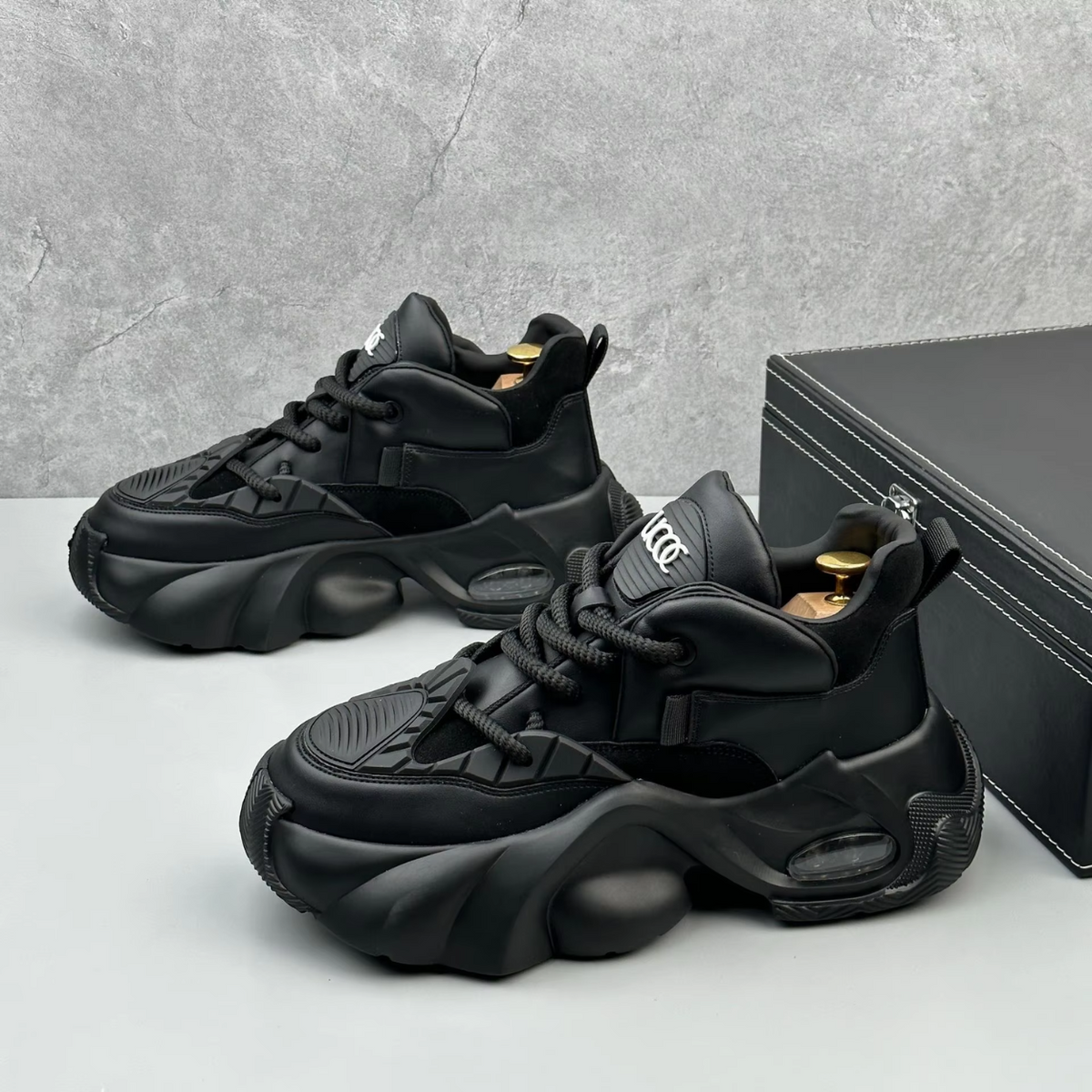 Retro Style Sneakers Featuring Air Cushion Technology