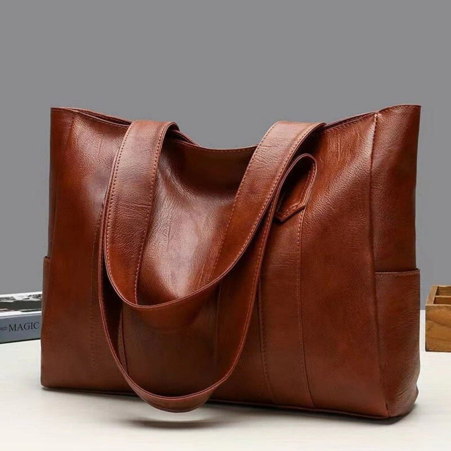 Stylish Vintage Leather Shoulder Bag - Classic Design with Modern Utility