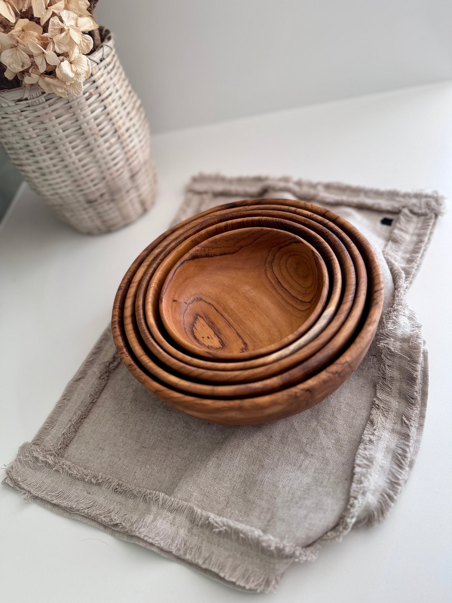 Nesting Teak Bowls Set – 5 Handcrafted Pieces in Classic Style