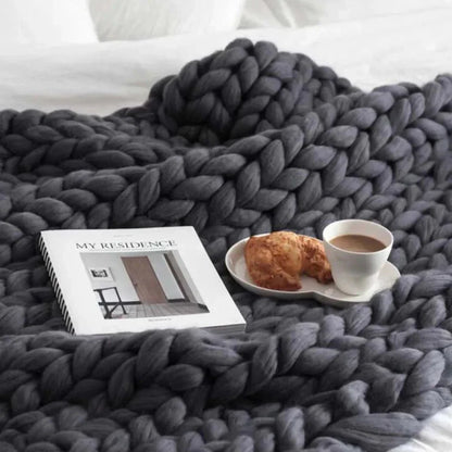 Cozy Merino Wool Throw Blanket in Chunky Knit for Elegant Home Style