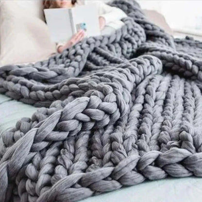 Cozy Merino Wool Throw Blanket in Chunky Knit for Elegant Home Style