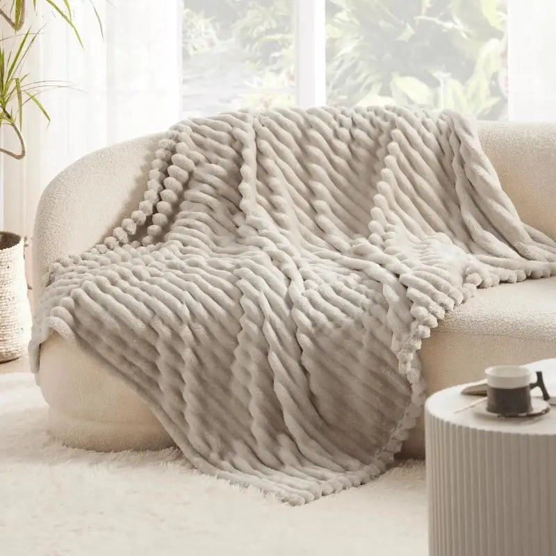 Soft Warm Plush Blanket in Cozy Fleece