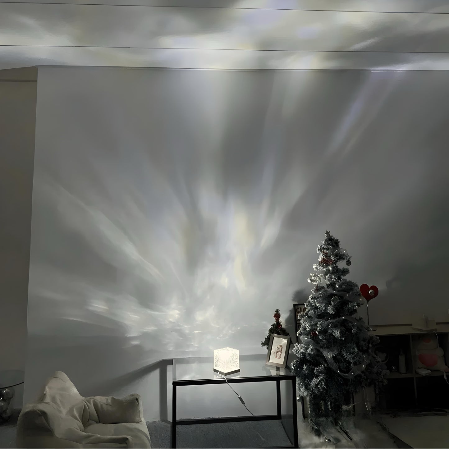 Home Aurora Projector with 16 Colors and Remote Control - Soothing Light Display