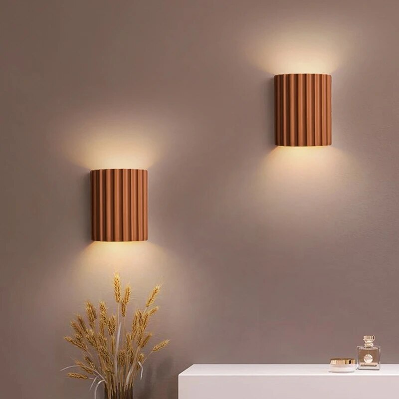 Contemporary Wall Sconce with Elegant Dual Glow Design