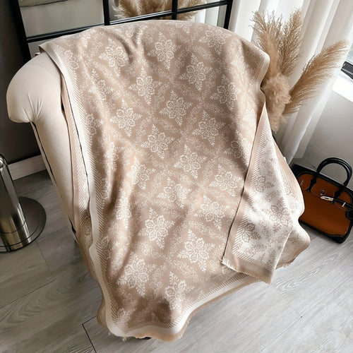 Chic Vintage-Inspired Fleece Wrap Scarf