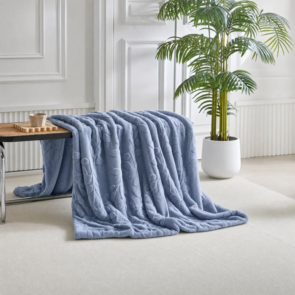 Chic Leaf Design Plush Blanket for Ultimate Comfort