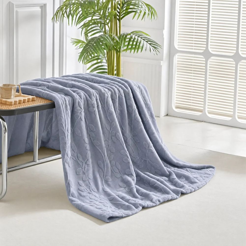 Chic Leaf Design Plush Blanket for Ultimate Comfort
