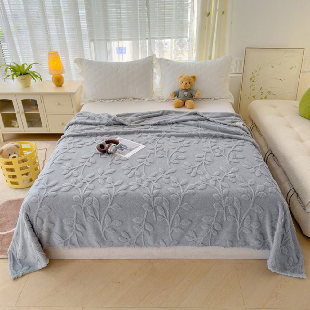 Chic Leaf Design Plush Blanket for Ultimate Comfort