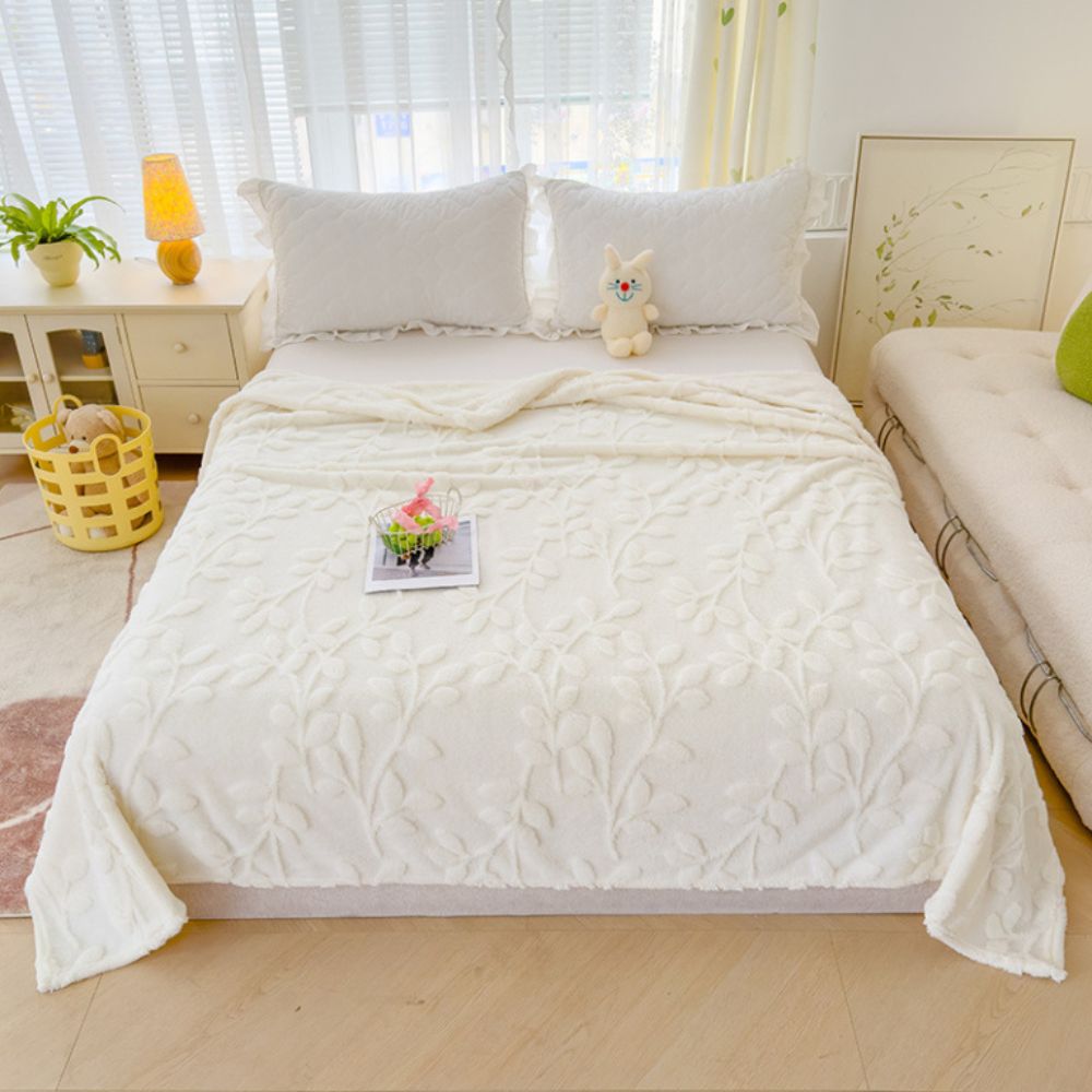 Chic Leaf Design Plush Blanket for Ultimate Comfort